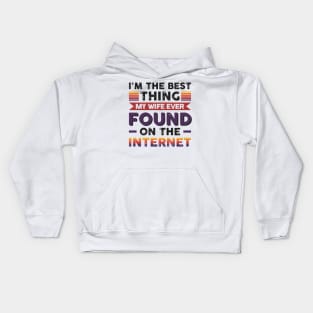 I'm the best thing my wife ever found on the internet - Funny Simple Black and White Husband Quotes Sayings Meme Sarcastic Satire Kids Hoodie